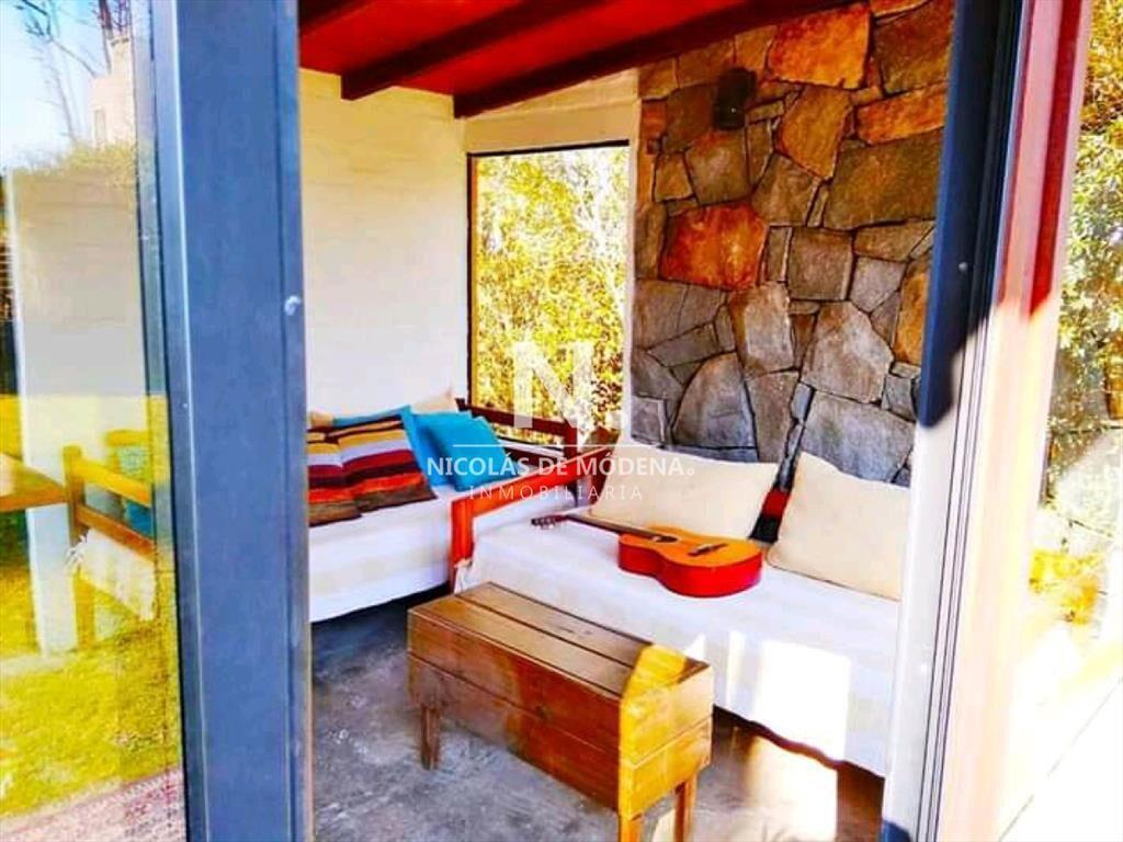 Hermosa casa de piedra en Montoya!