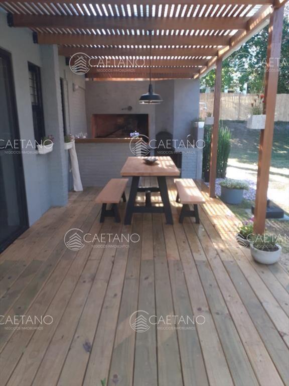 Moderna casa de dos plantas en San Rafael
