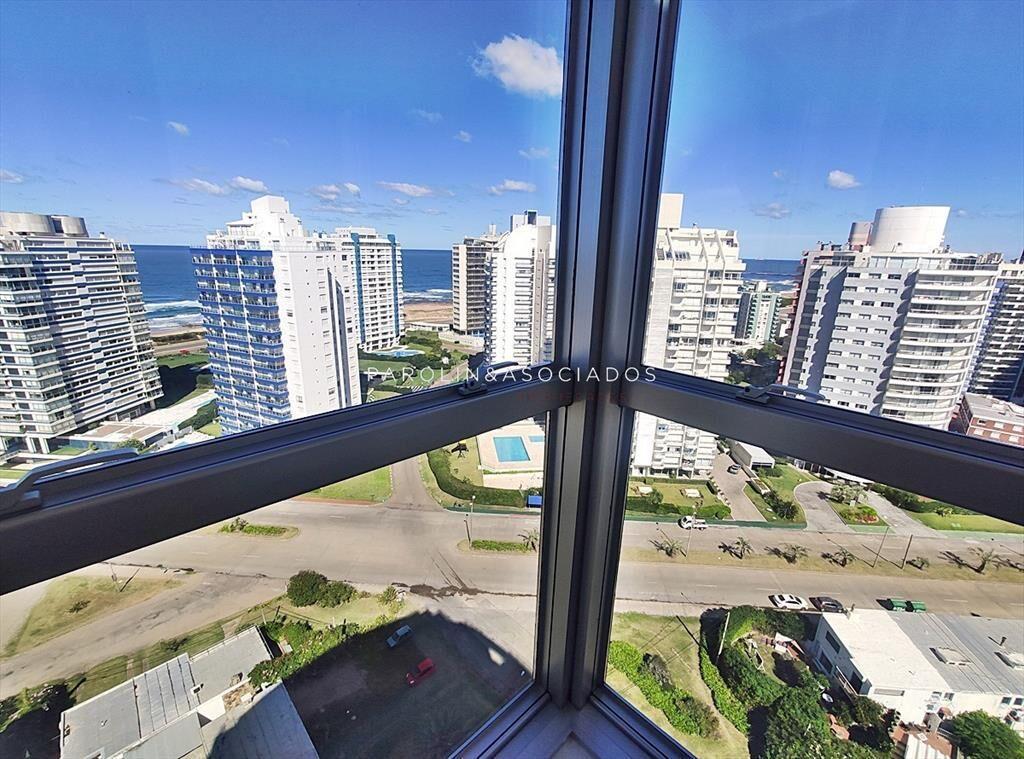 Apartamento en venta a metros de mar en edificio The Forest
