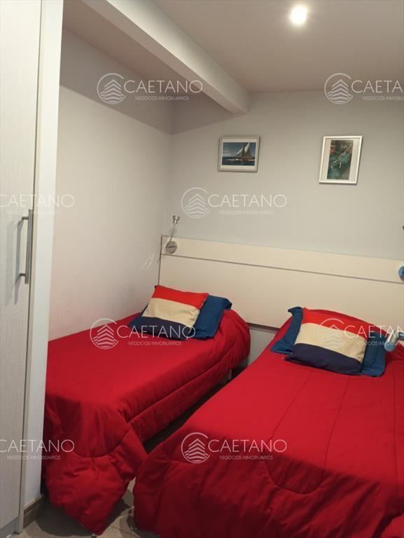 Un dormitorio y medio con vista a Playa Mansa