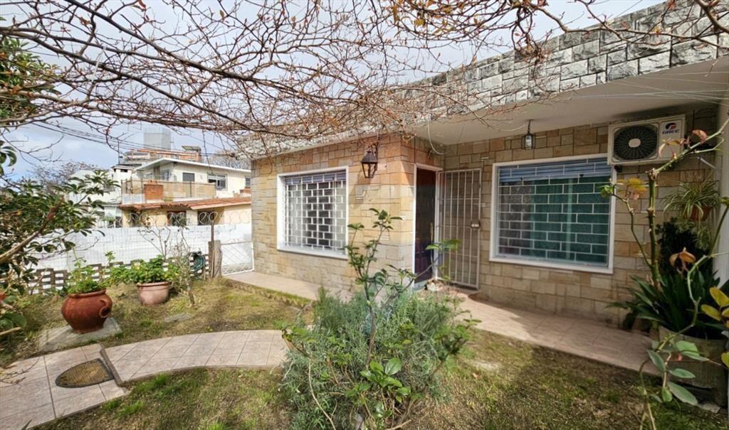 VENTA CASA CON APARTAMENTOS EN UN PADRÓN EN BUCEO