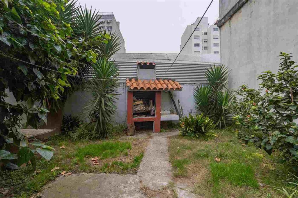 Venta PU Casa y Apto en Pocitos con garaje y fondo