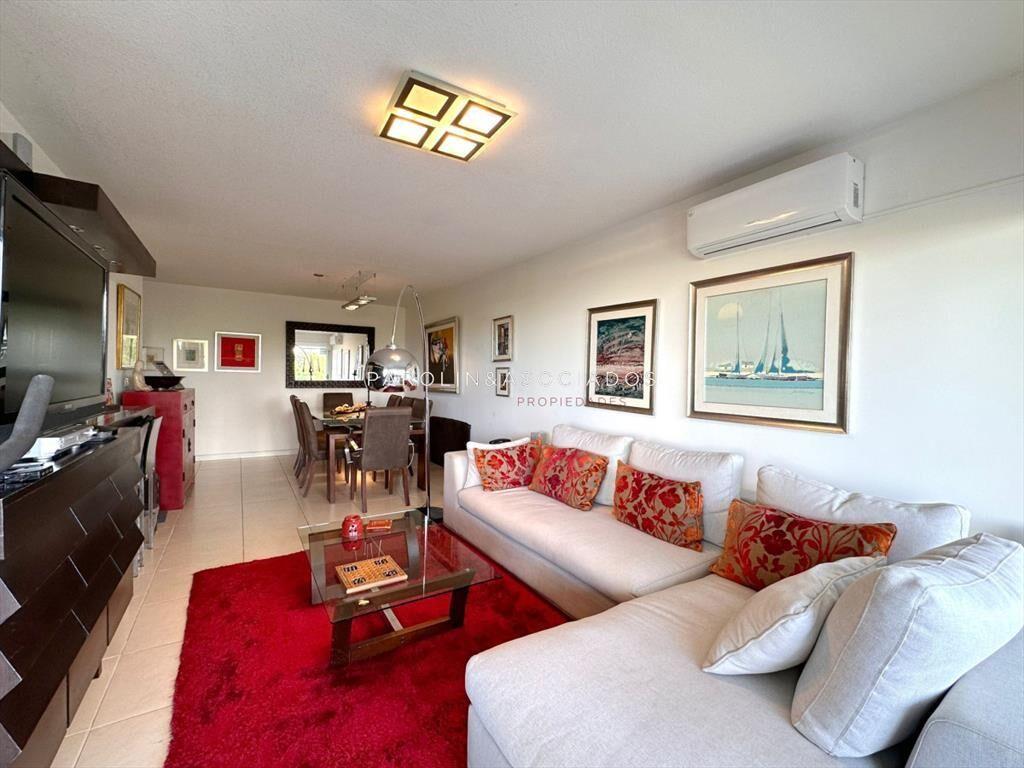 Apartamento en venta de 3 dormitorios con propio