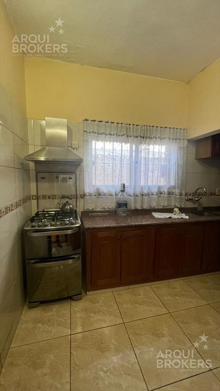 Casa de dos dormitorios en  venta en Jardines del Hipódromo