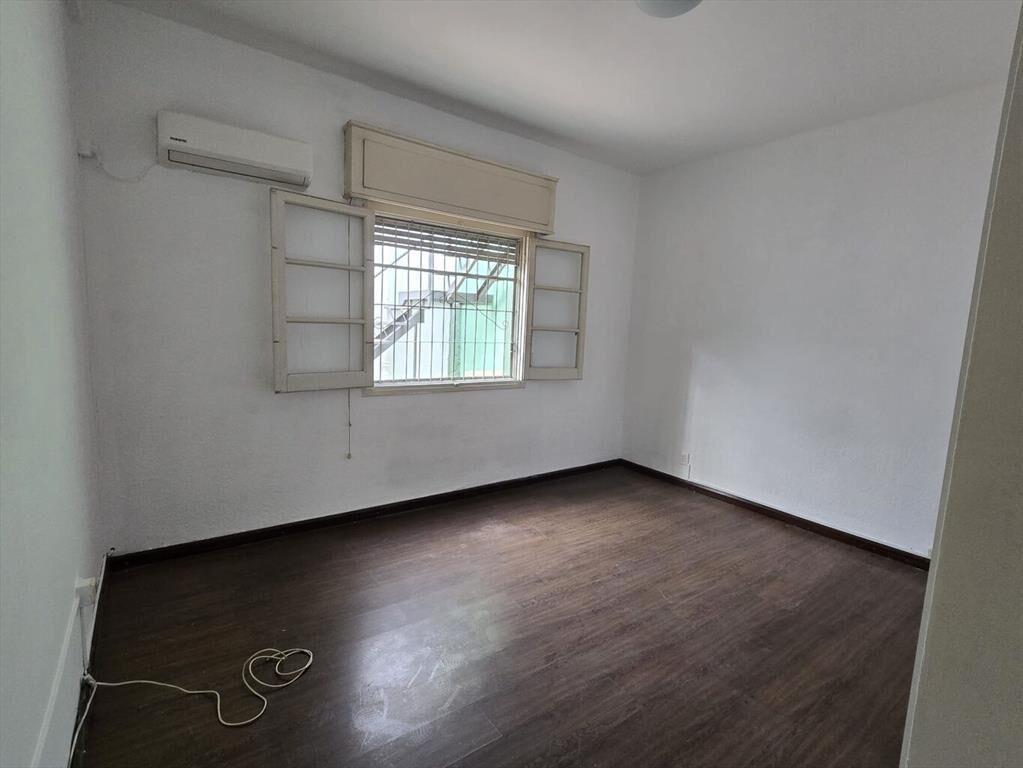 Casa en PB, sobre Pena, con patio, azotea y parrillero!