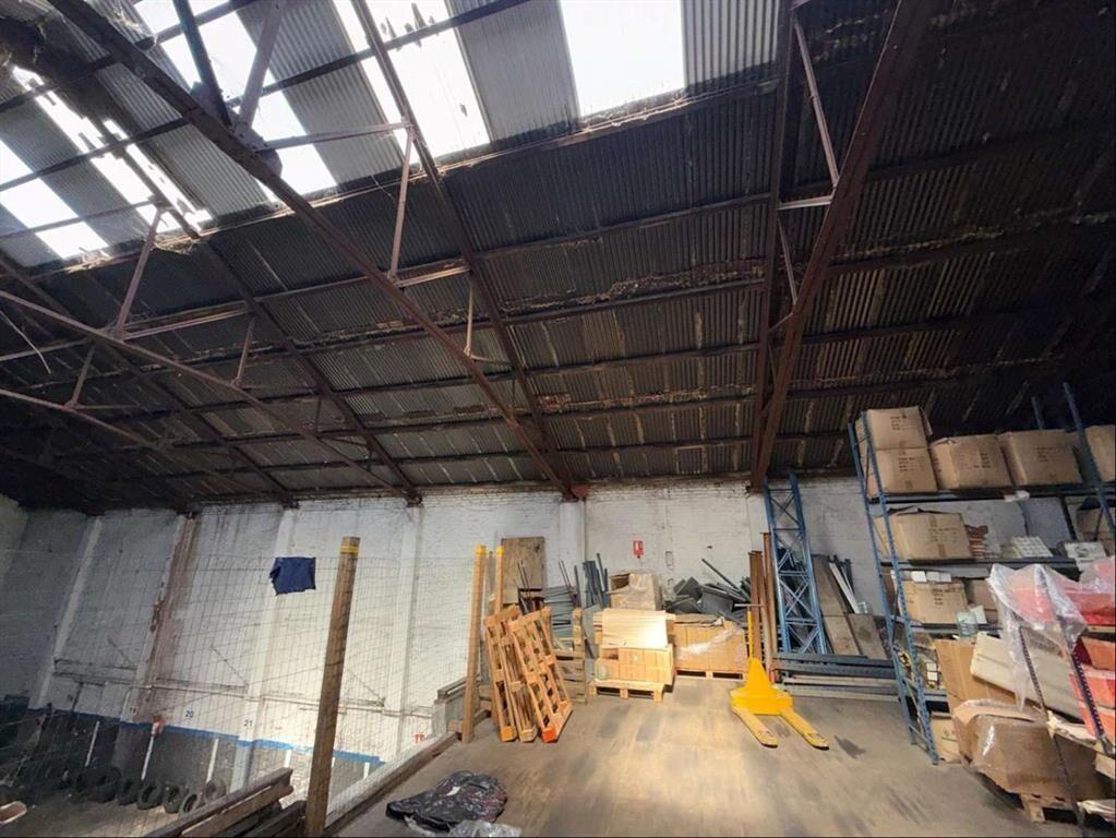 ALQUILER Local Comercial 950m2 sobre Av. Garibaldi en Goes