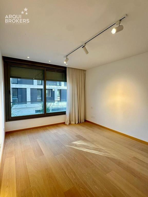 Apartamento de 3 dormitorios en venta en Carrasco - C102