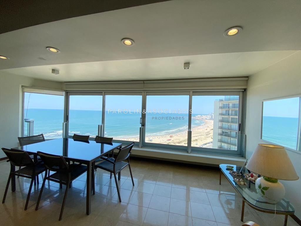 Apartamento en venta de 3 dormitorios en edificio