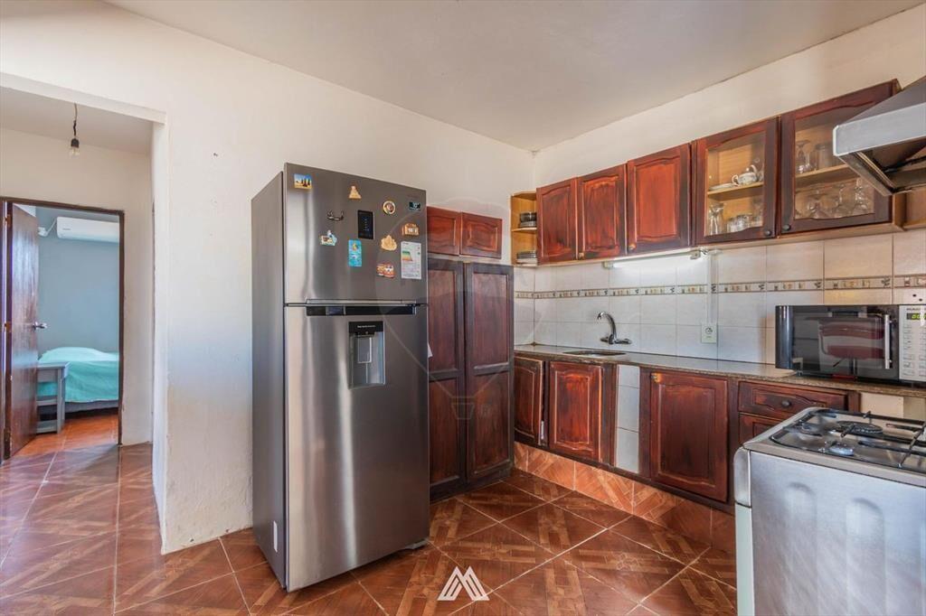 VENTA DE COCHERAS CON CASA EN COLON