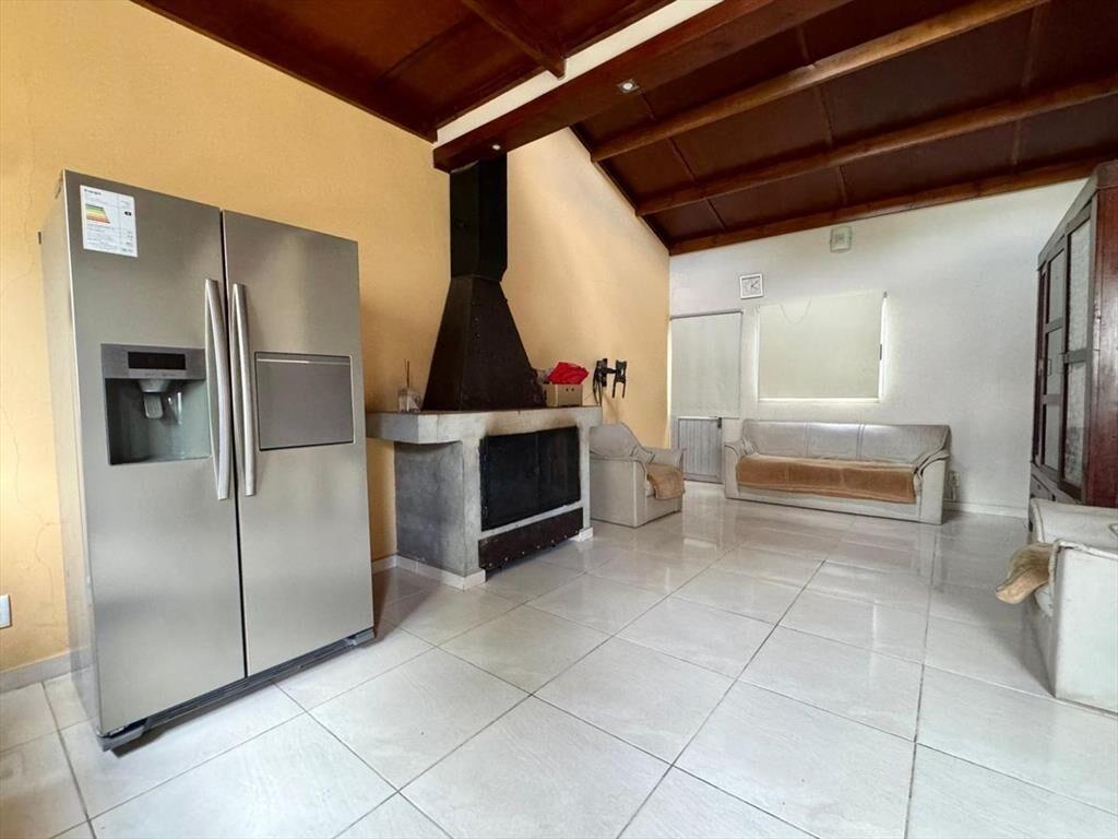 Casa semi equipada-con jardin + garage