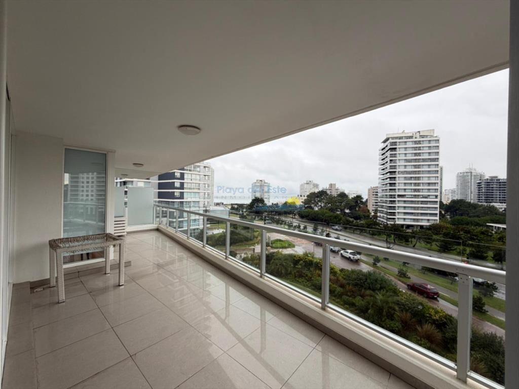 Apartamento en Venta de 4 dormitorios en Torre ,