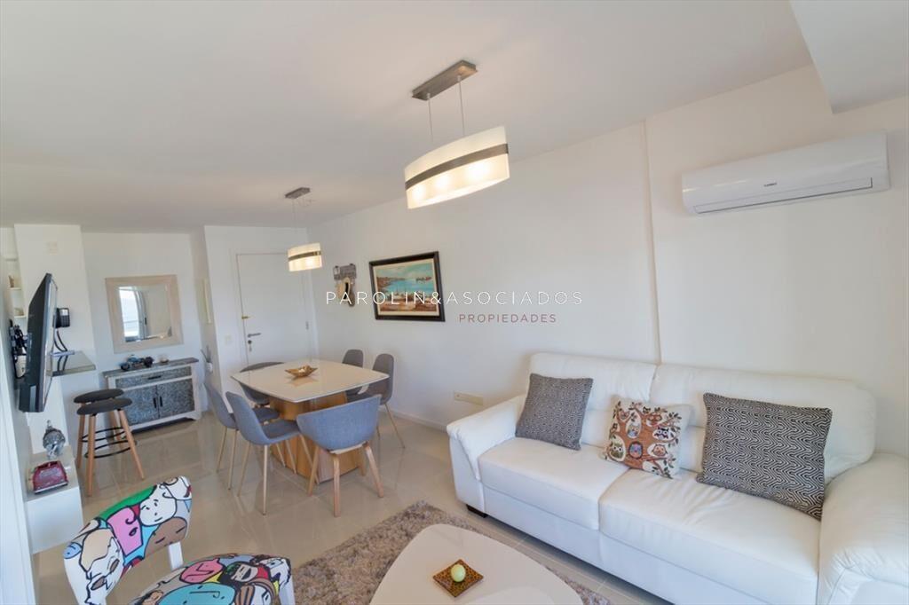 Apartamento de 2 dormitorios en venta en edificio