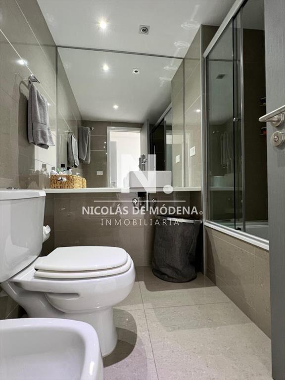 Vende apartamento de 2 Dormitorios en suite, en