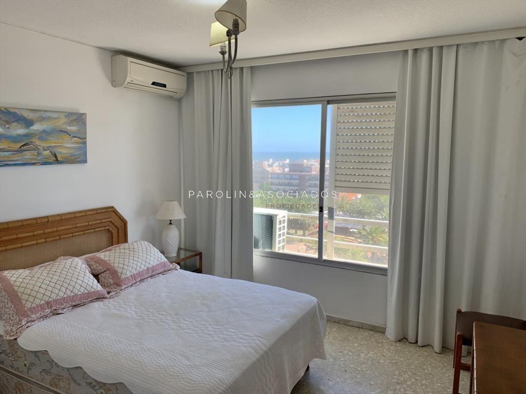 Apartamento en venta con vista al puerto de Punta del Este.
