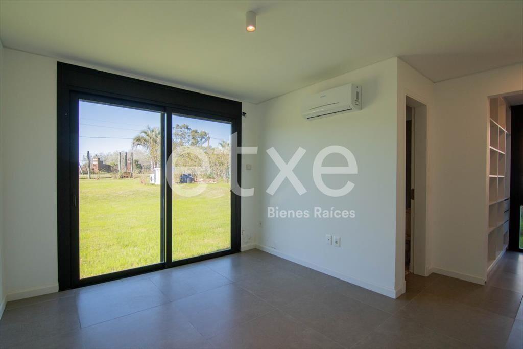 Casa en Venta con Renta en Cumbres de Carrasco...
