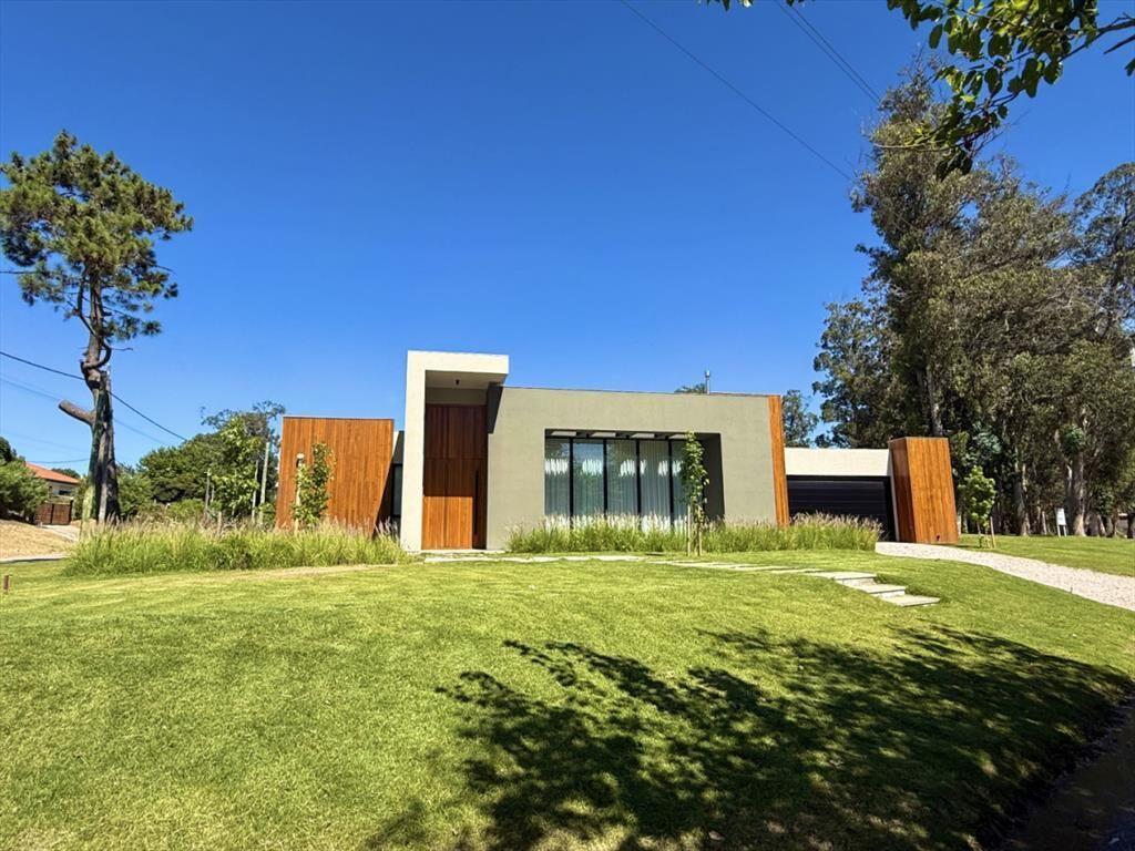 Residencia a estrenar en venta Barrio Lugano -