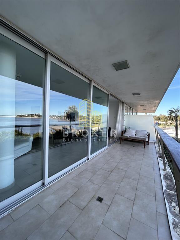 Venta de espectacular apartamento de 3 dorm. en .