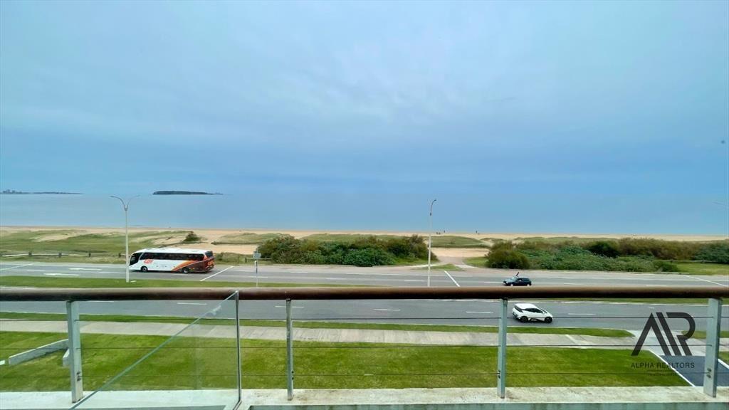 Venta Penhouse 4 dormitorios primera línea
