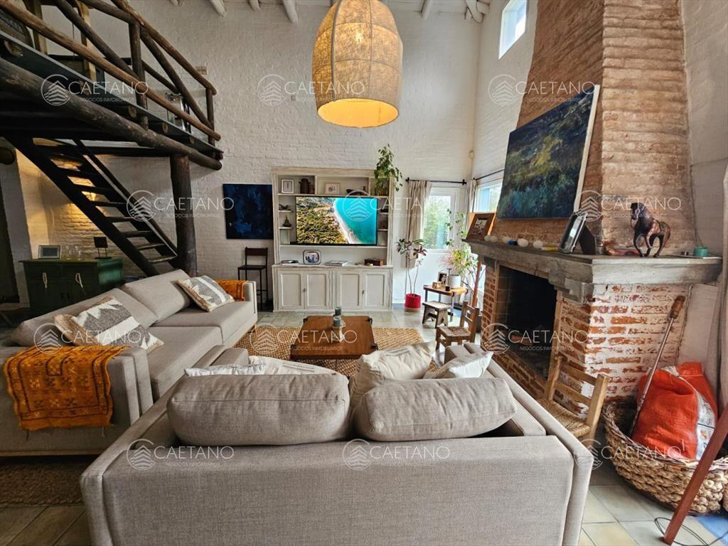 Casa en venta 3 dormitorios y dependencia de La