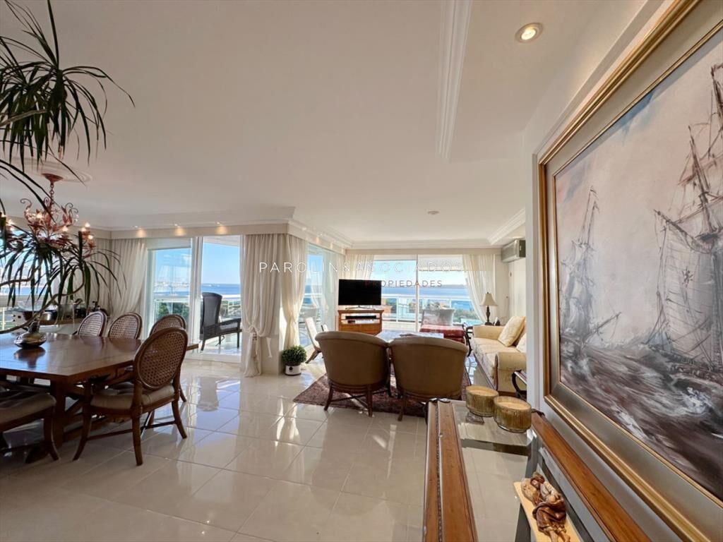 Departamento en Venta de 3 Dormitorios en Tower,