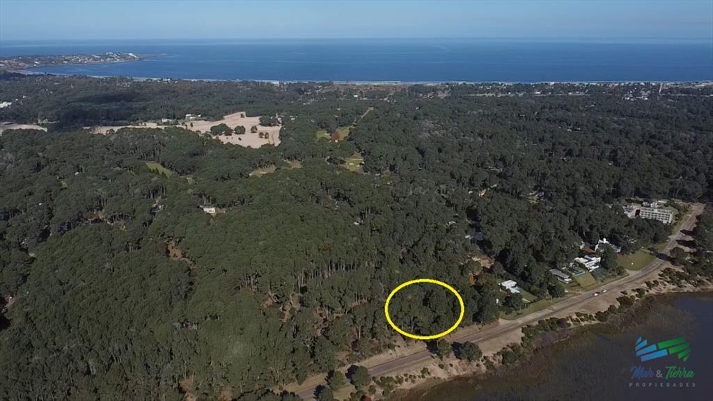 Venta de terreno en Club del lago sobre la Laguna