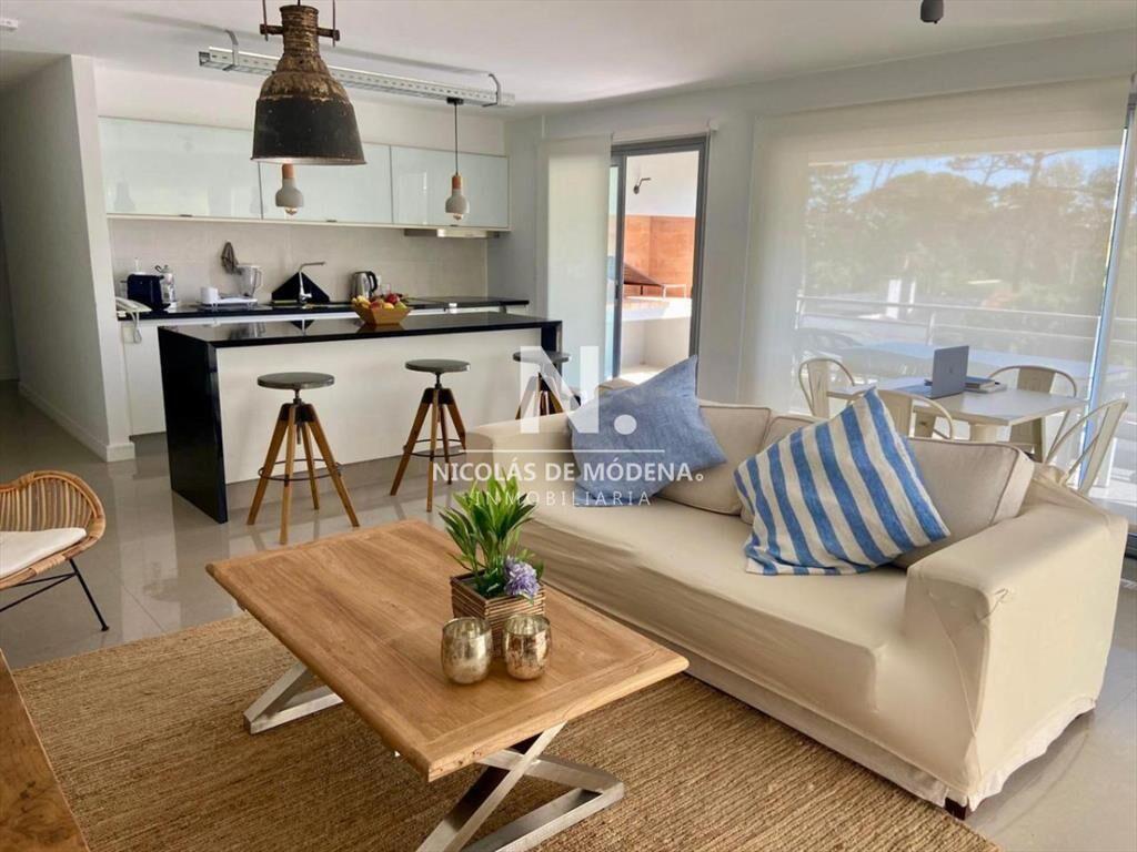 Vende Apartamento de 2 dormitorios con terraza con parrille
