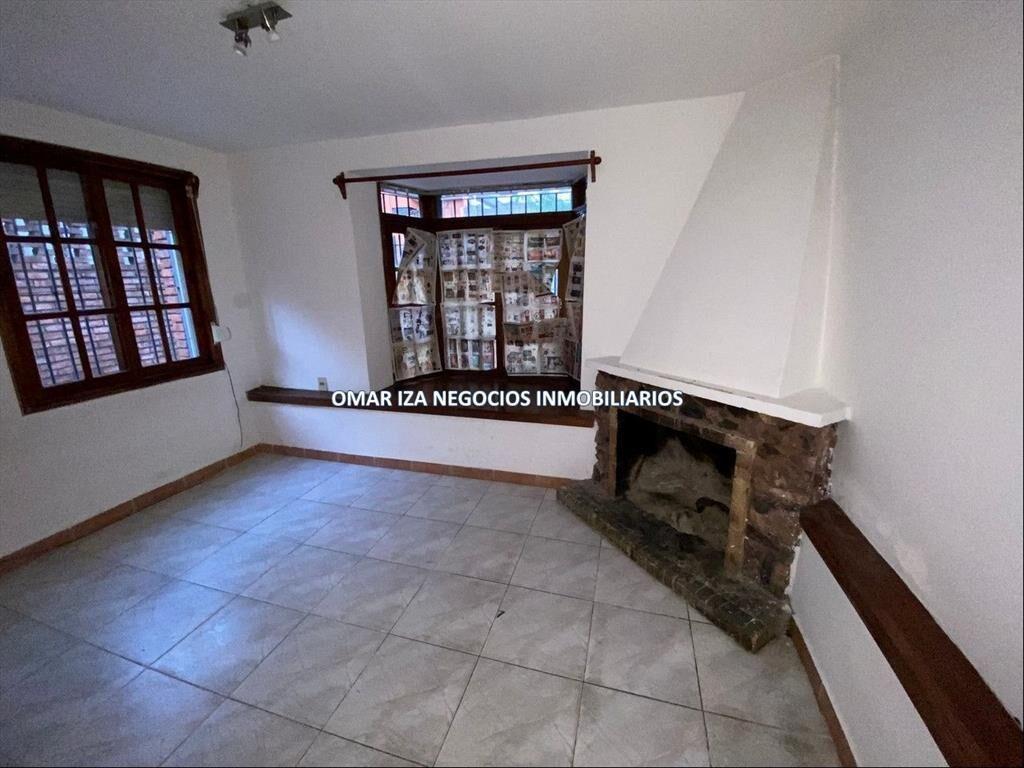 VENTA CASA LA COMERCIAL, 3 DORMITORIOS, JARDIN, 2 BAÑOS, PA