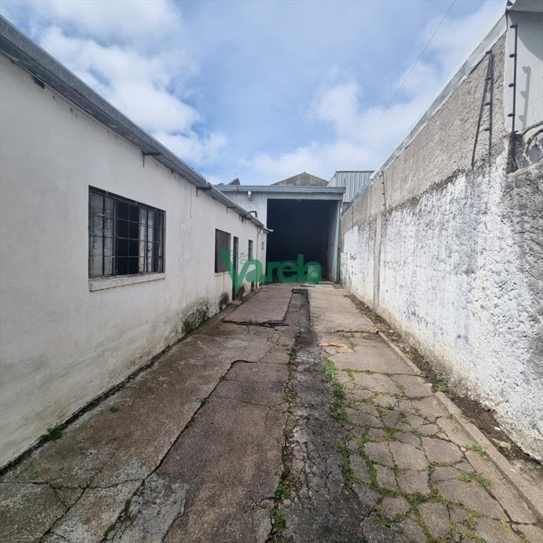 Venta de galpon con casa de 2 dorm Camino a