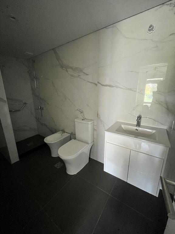 Apartamento Dúplex con Jardín Exclusivo. Divino, a estrenar