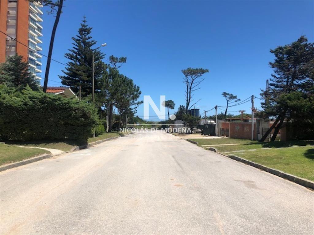 En venta casa en primeras paradas de playa mansa,