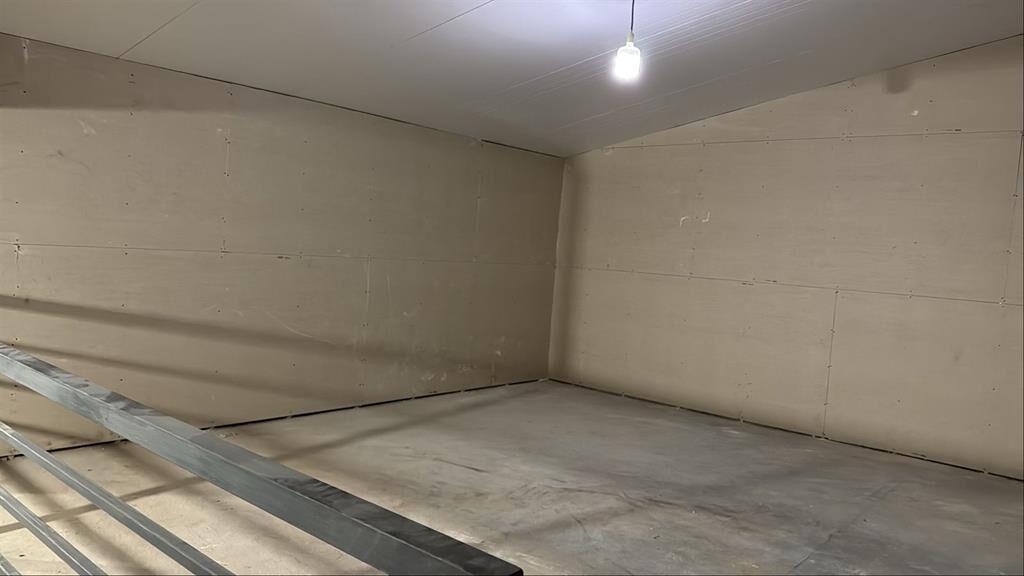 Depósito en el centro de Colón. a metros de Av. Garzón.