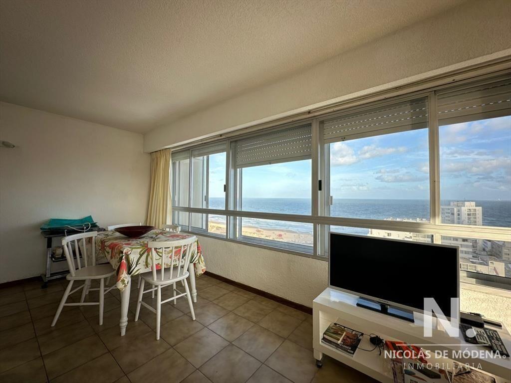 Vende apartamento de 3 dormitorios en Torre Gattas, Punta d