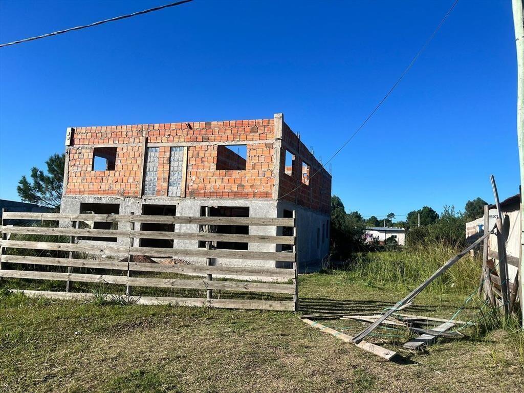 VENTA TERRENO CON CASA A TERMINAR PINAMAR NORTE