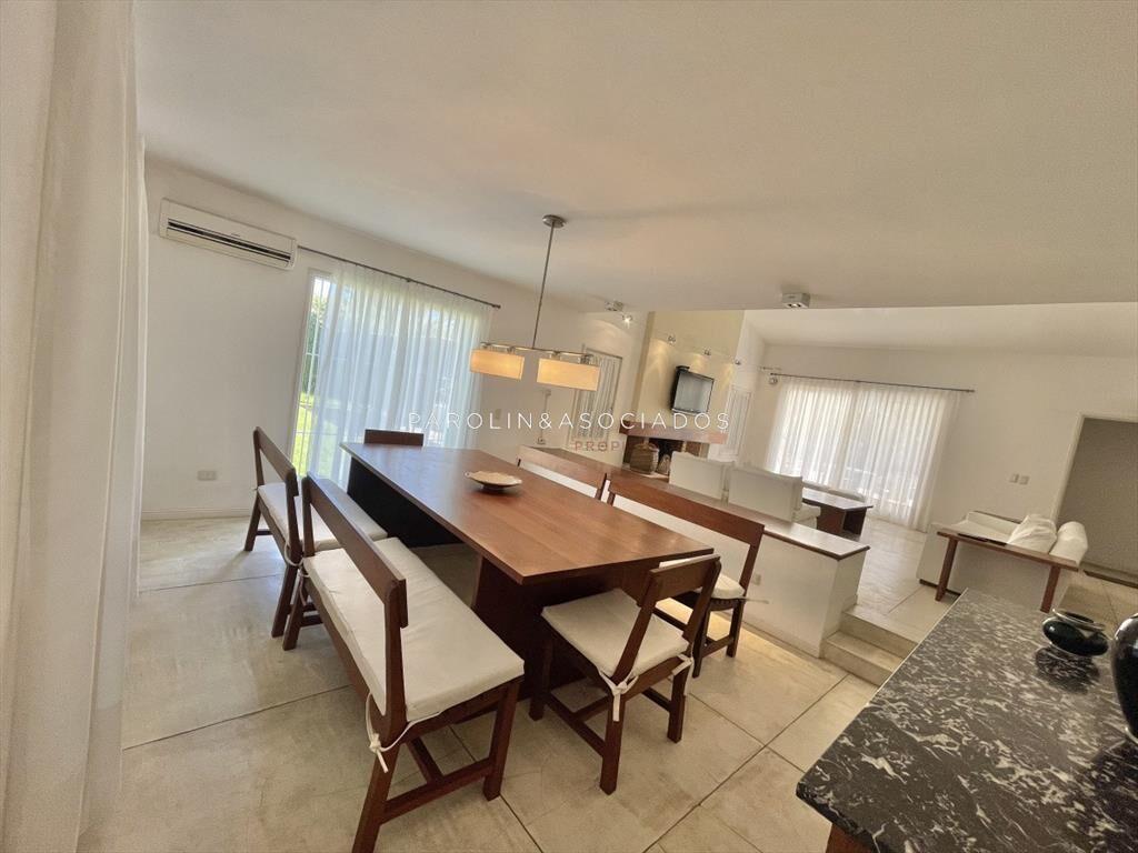 Hermosa casa en venta de 4 dormitorios en barrio