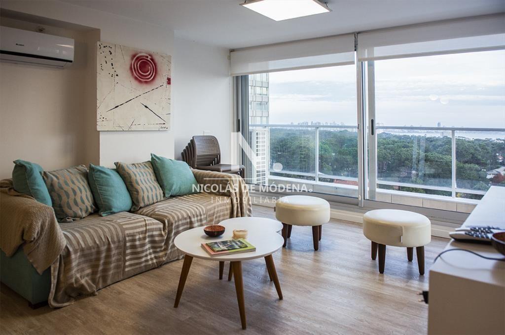 Vende apartamento de 3 dormitorios en Roosevelt