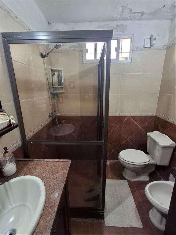 Venta de amplia casa, 3 dorm, garage, patio, PU, Prado