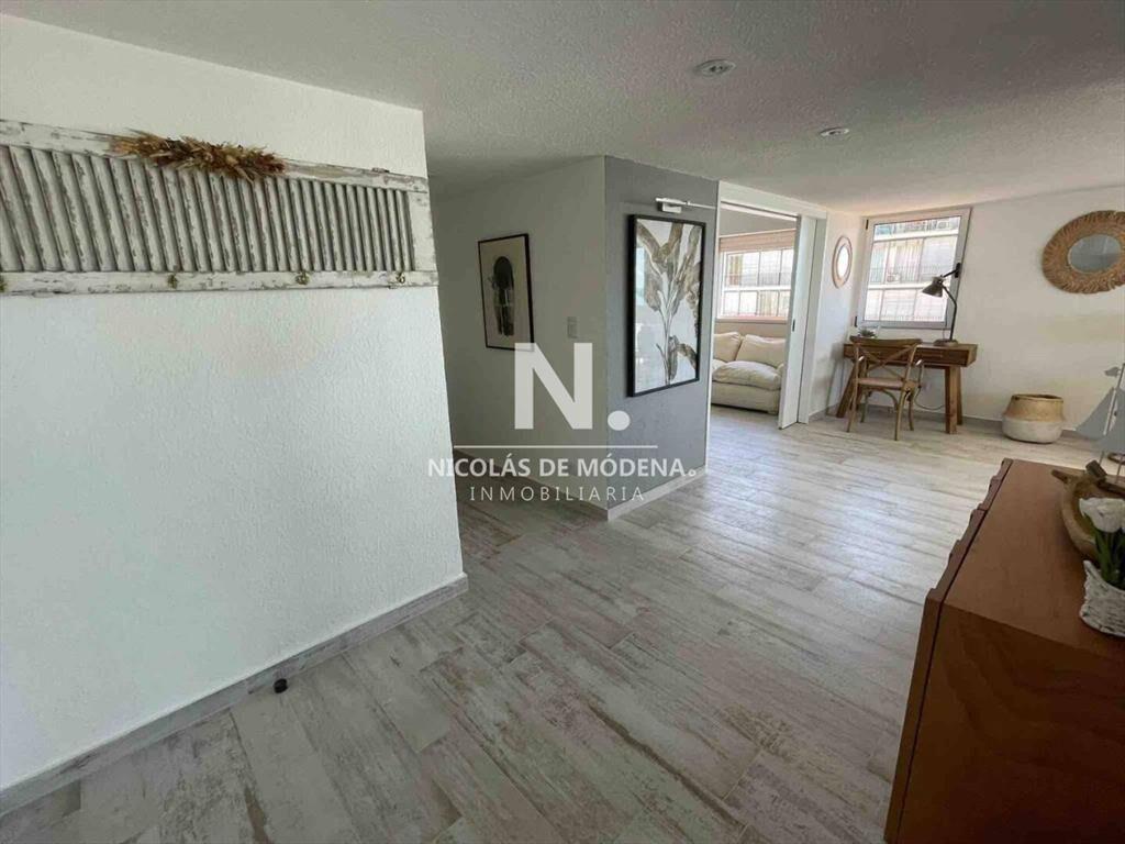 Apartamento de tres dormitorios en alquiler, del