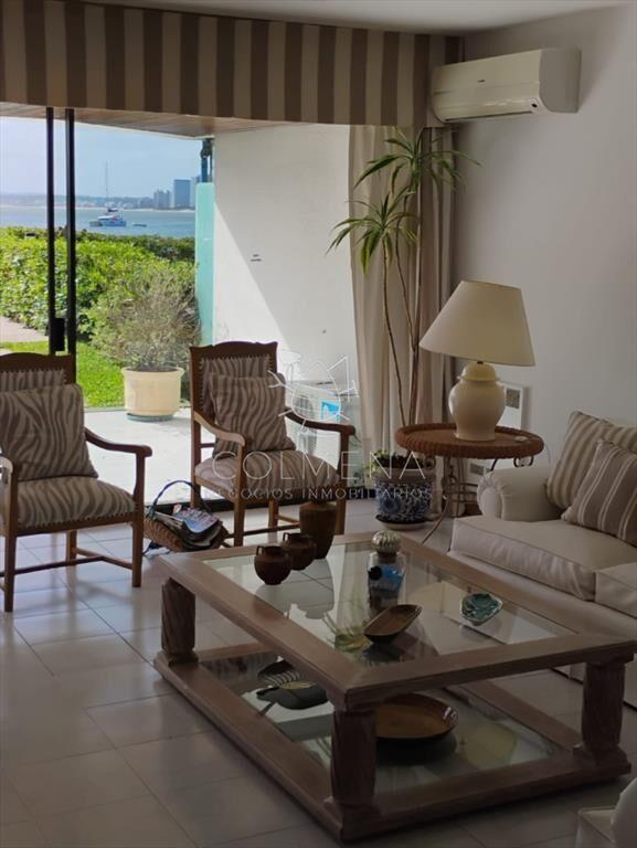Apartamento en primera linea al puerto disponible