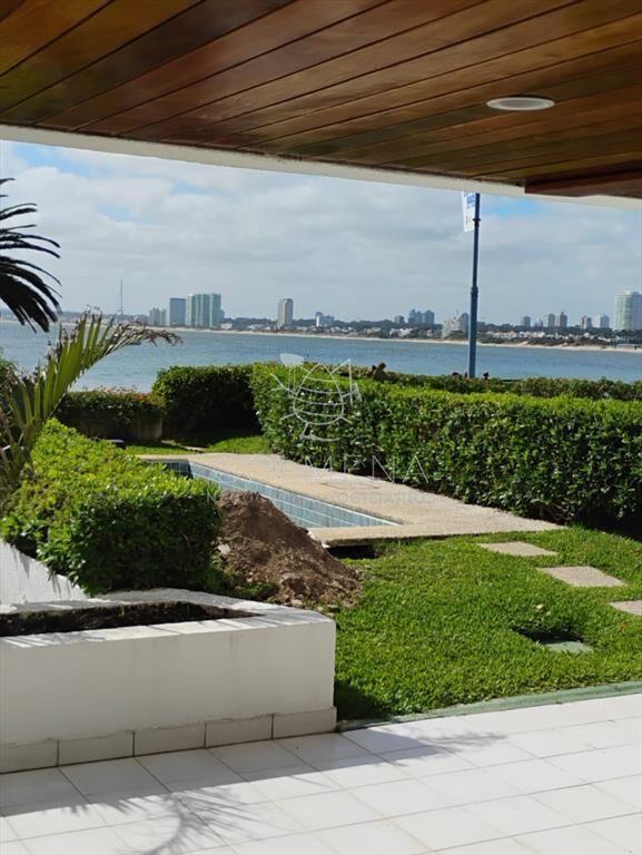 Apartamento en primera linea al puerto disponible