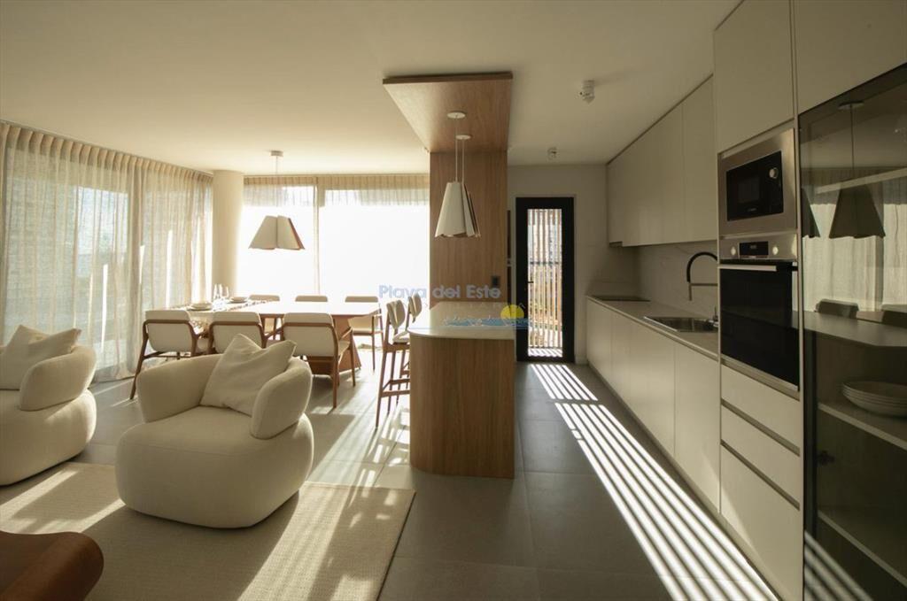 Apartamento en Venta de 3 dormitorios en Punta ,
