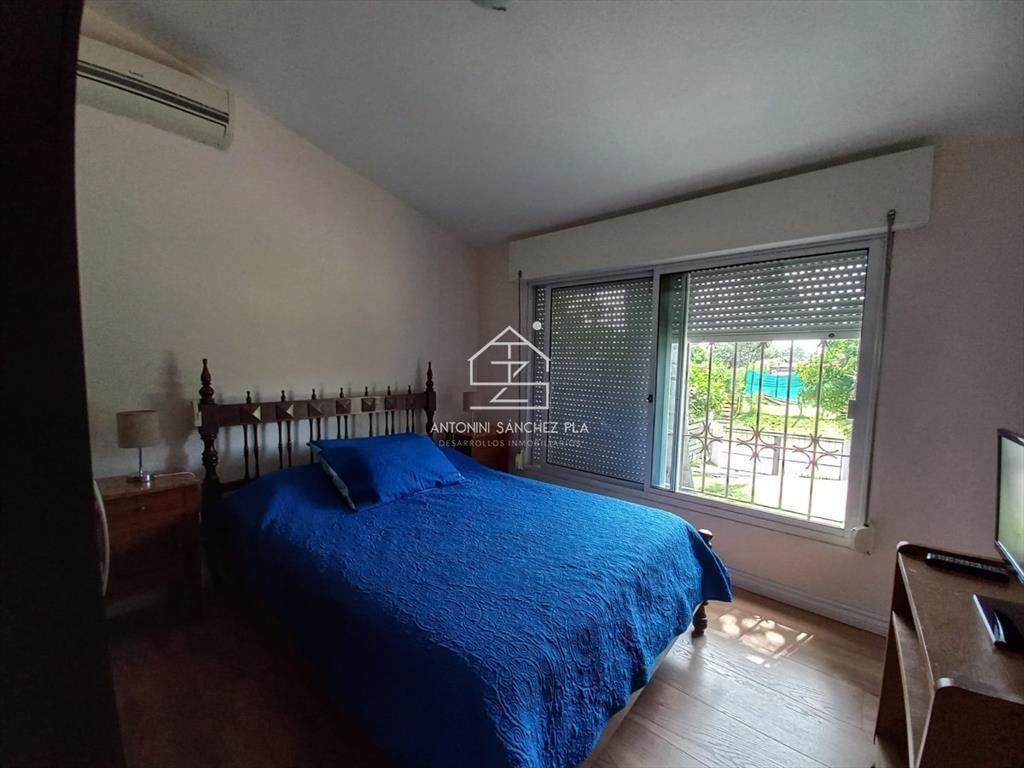 Vende casa de 3 dormitorios totalmente reformada.