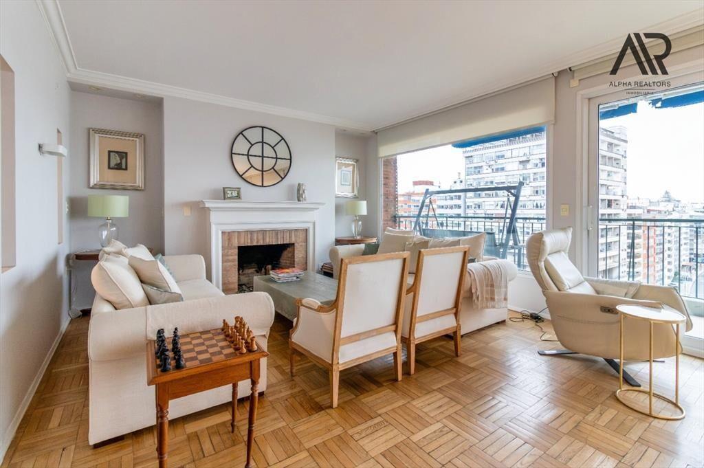 Apartamento en venta c/ cochera en Punta Carretas
