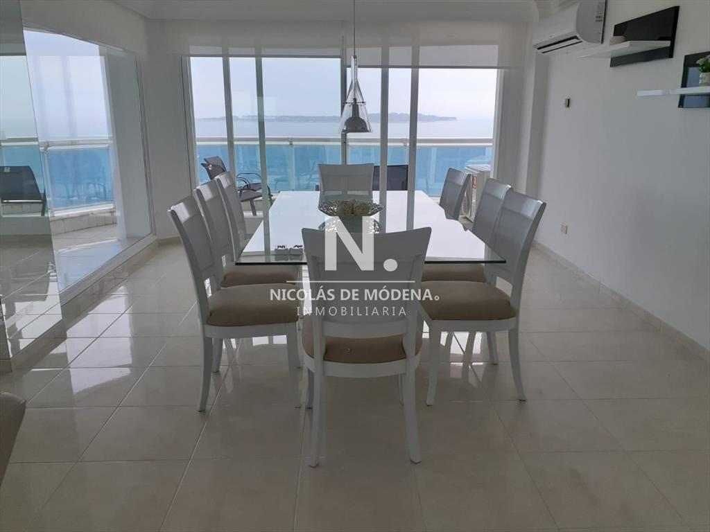 Apartamento en Venta de 3 Dormitorios en Punta ,
