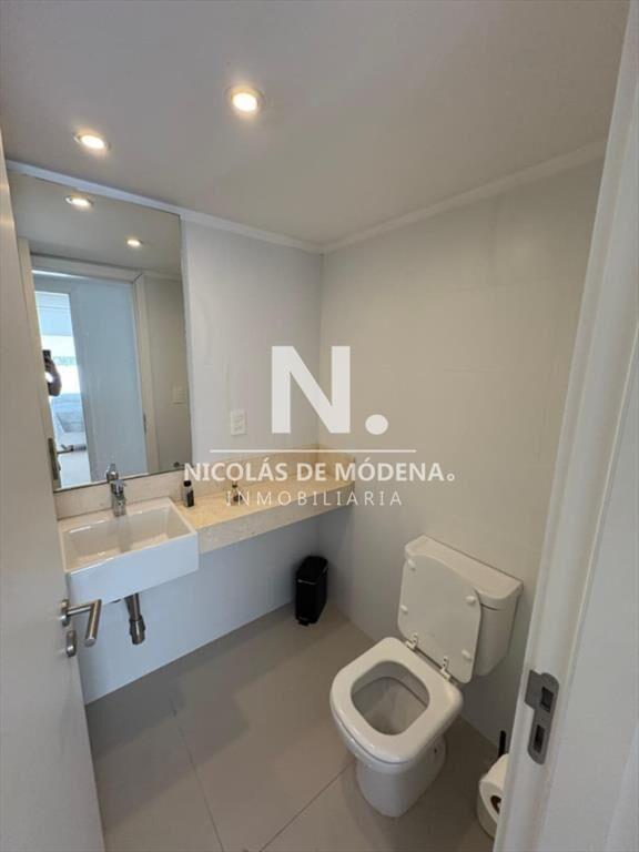 Hermoso apartamento de 3 dormitorios ubicado en primera lin