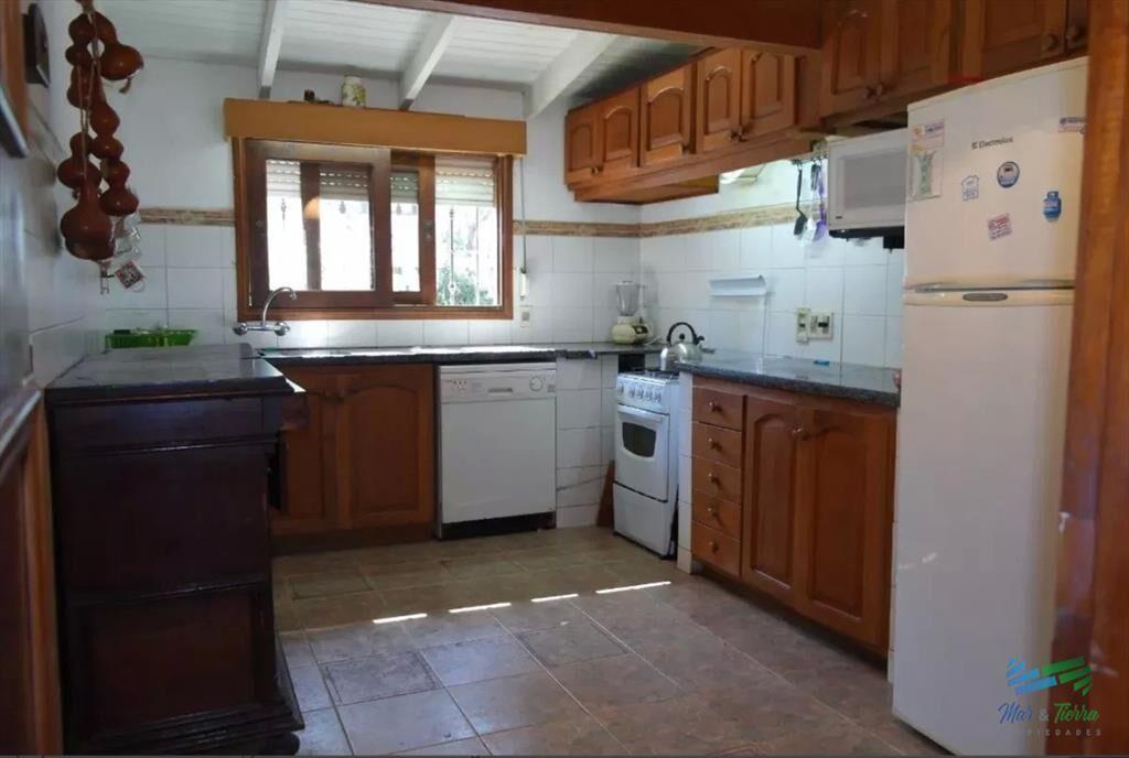 Casa de 4 dormitorios con piscina en alquiler en