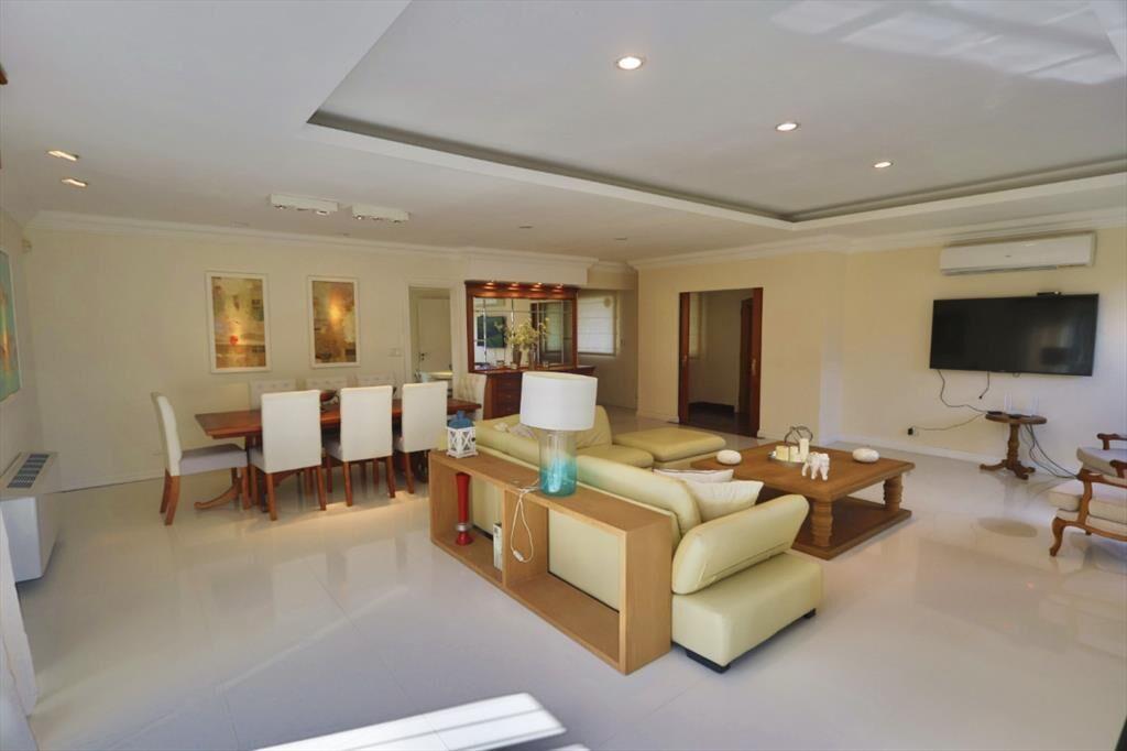 CASA EN VENTA 5 DORMITORIOS A METROS DE LA PLAYA