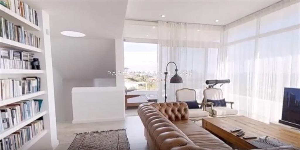 Hermosa casa ubicada en la Zona de Pinares.