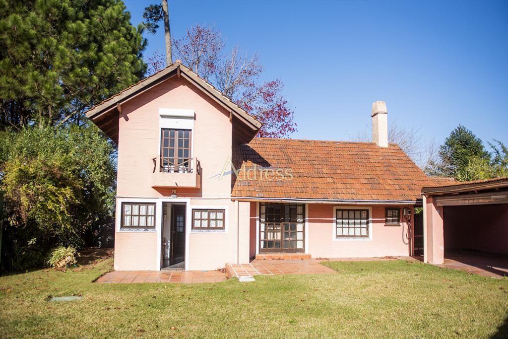 Muy linda casa en venta, zona inmejorable, 3 dormitorios y