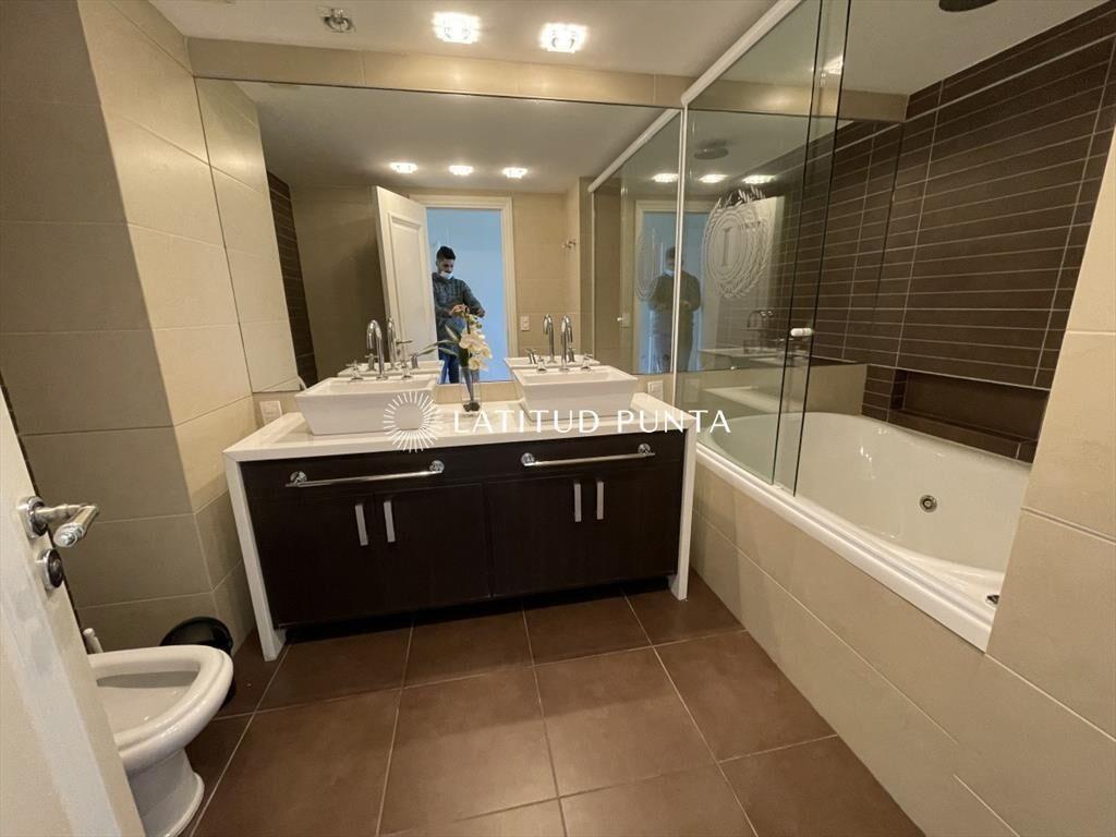 Apartamento en Brava, 3 dormitorios + dependencia