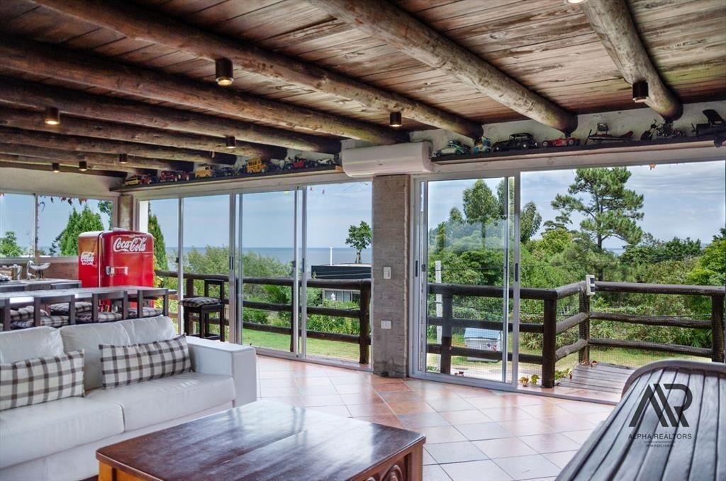 Casa en venta c/ cochera en P. Ballena